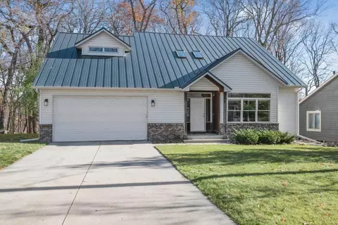 2910 Oaklawn Ln, Mound, MN 55364