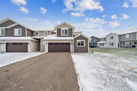 1720 Southpoint Ln, Hudson, WI 54016