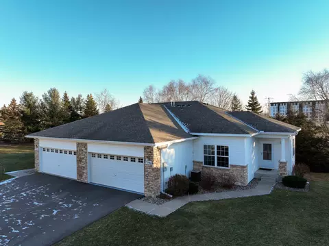 7584 4th Street Ln N, Oakdale, MN 55128