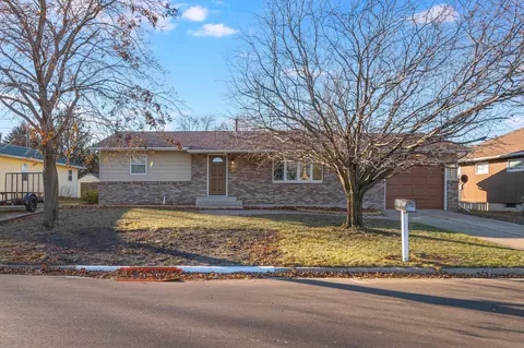 105 S 7th Ave E, Truman, MN 56088