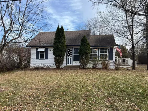 3037 Gizmo Ln, Hopkins, MN 55305