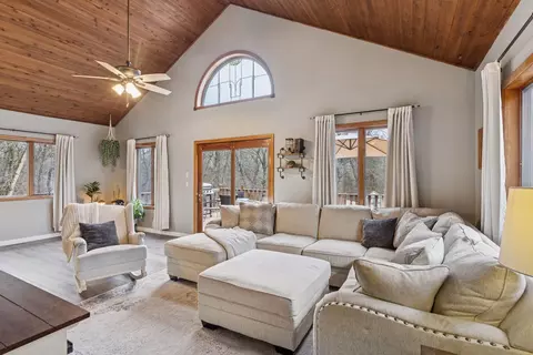 w9589 300th Avenue, Diamond Bluff, WI 54014