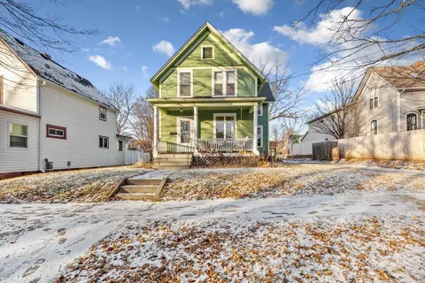 211 6th St E, Northfield, MN 55057