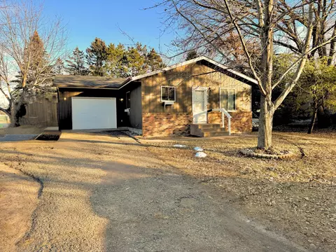 39479 Ash Ct, North Branch, MN 55056
