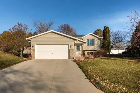 321 9th St NW, Byron, MN 55920