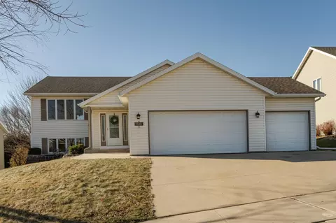 4512 Manor Park Dr NW, Rochester, MN 55901