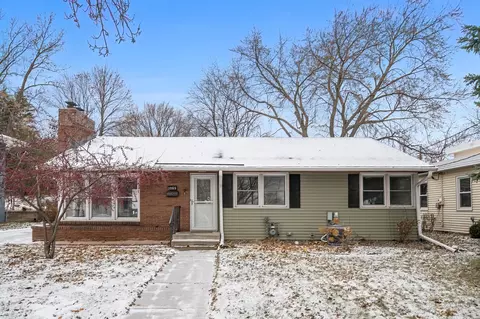 1065 Charlton St, West Saint Paul, MN 55118