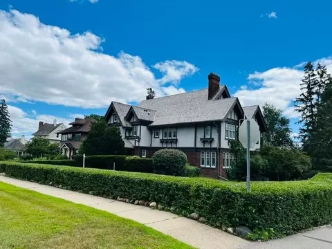 724 4th St SW, Rochester, MN 55902