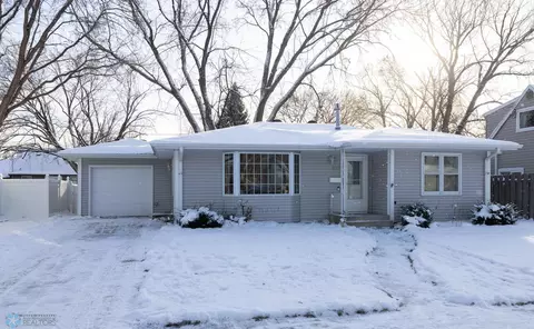 222 21st Ave N, Fargo, ND 58102
