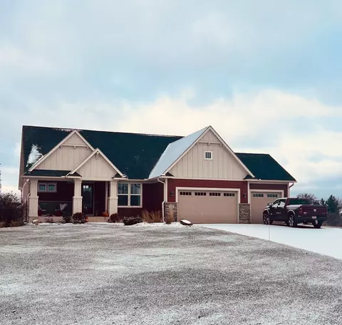 714 Crest Curv, Hudson, WI 54016