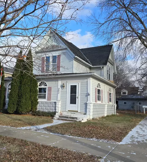 201 Cedar St N, Belle Plaine, MN 56011