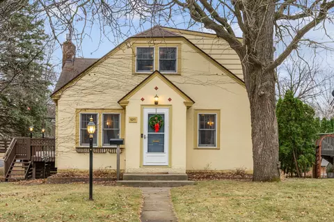 1011 Main St NW, Elk River, MN 55330