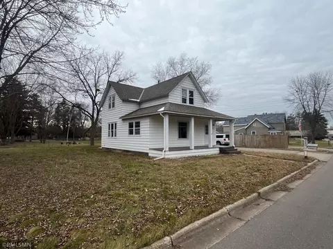 320 7th St S, Sauk Rapids, MN 56379