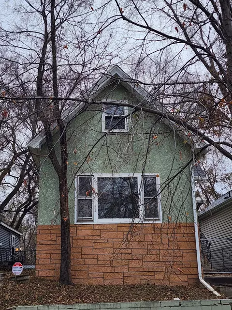 912 Farrington St, Saint Paul, MN 55117