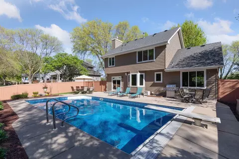 4049 Northview Ter, Eagan, MN 55123