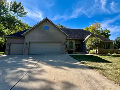 2725 Campus Ln, Albert Lea, MN 56007