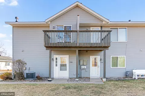 1586 Helmo Ave N, Oakdale, MN 55128