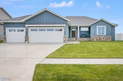 3790 Merrifield Dr S, Fargo, ND 58104