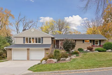 617 Drillane Rd, Hopkins, MN 55305