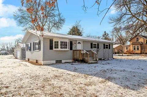 1424 10th St E, Glencoe, MN 55336