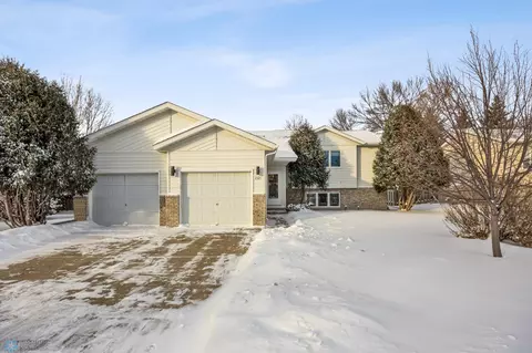 2321 32nd St S, Fargo, ND 58103