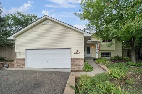 2203 Chateau Ln, Mound, MN 55364