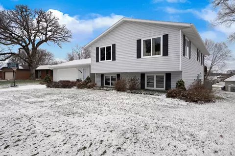 1059 11th Ave NE, Owatonna, MN 55060