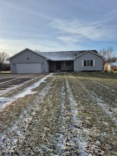 410 Huseth St, Kenyon, MN 55946