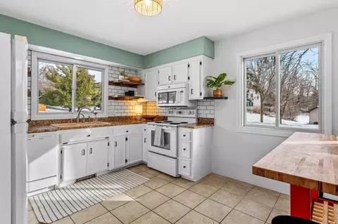 1280 Raspberry Ln, Eagan, MN 55123 photo 3