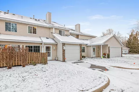 7026 19th St N #9, Oakdale, MN 55128