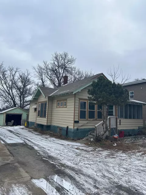 327 Litchfield Ave SE, Willmar, MN 56201