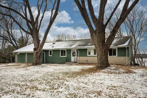 7050 Tecumseh Ln, Chanhassen, MN 55317