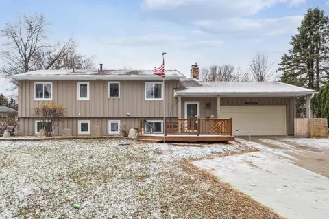 2511 Countryside Ct, Stillwater, MN 55082