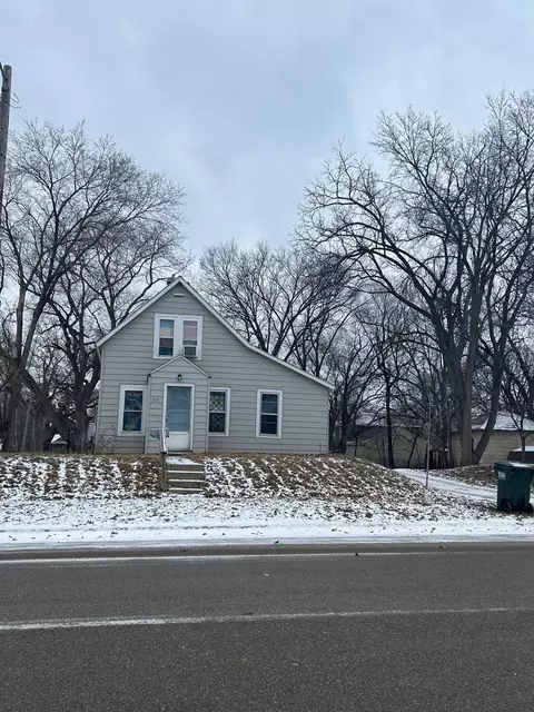311 9th St NW, Willmar, MN 56201