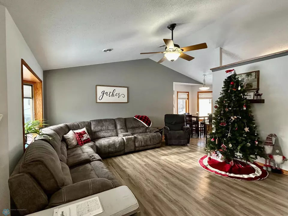 1143 6th St SE, Valley City, ND 58072 photo 13