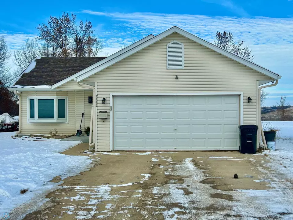  1143 6th St SE, Valley City, ND 58072 photo 2