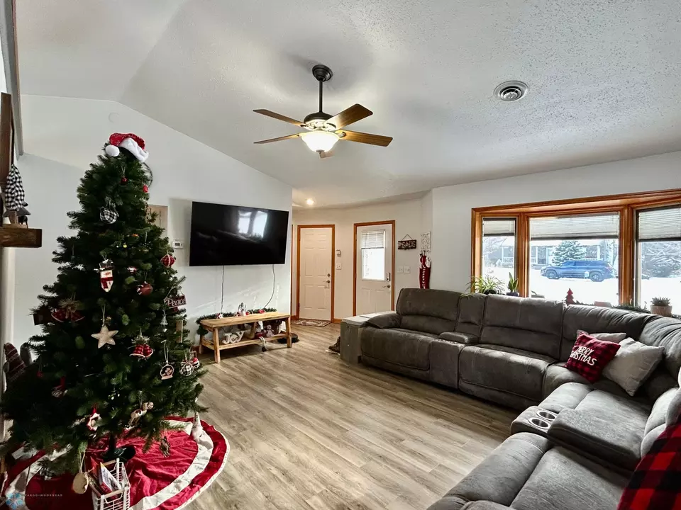  1143 6th St SE, Valley City, ND 58072 photo 12