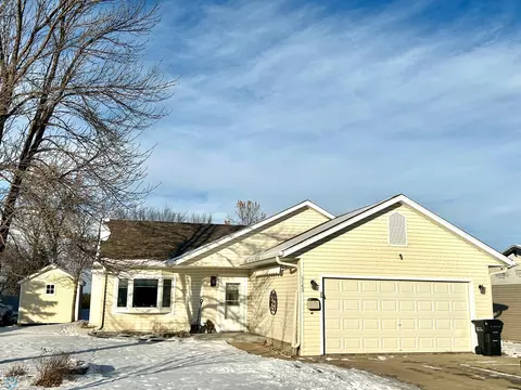 1143 6th St SE, Valley City, ND 58072