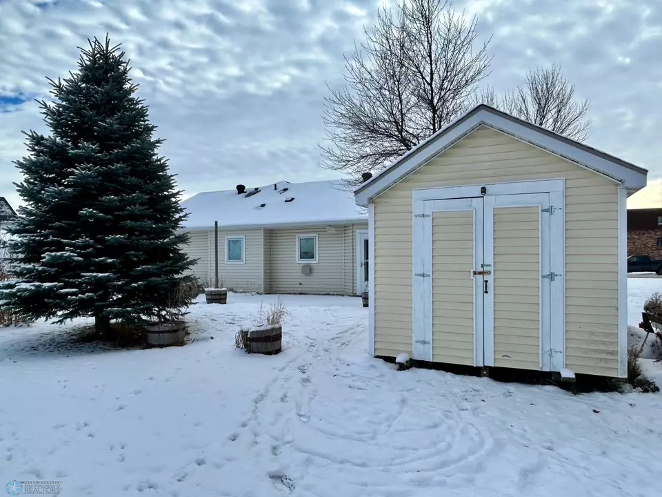  1143 6th St SE, Valley City, ND 58072 photo 5