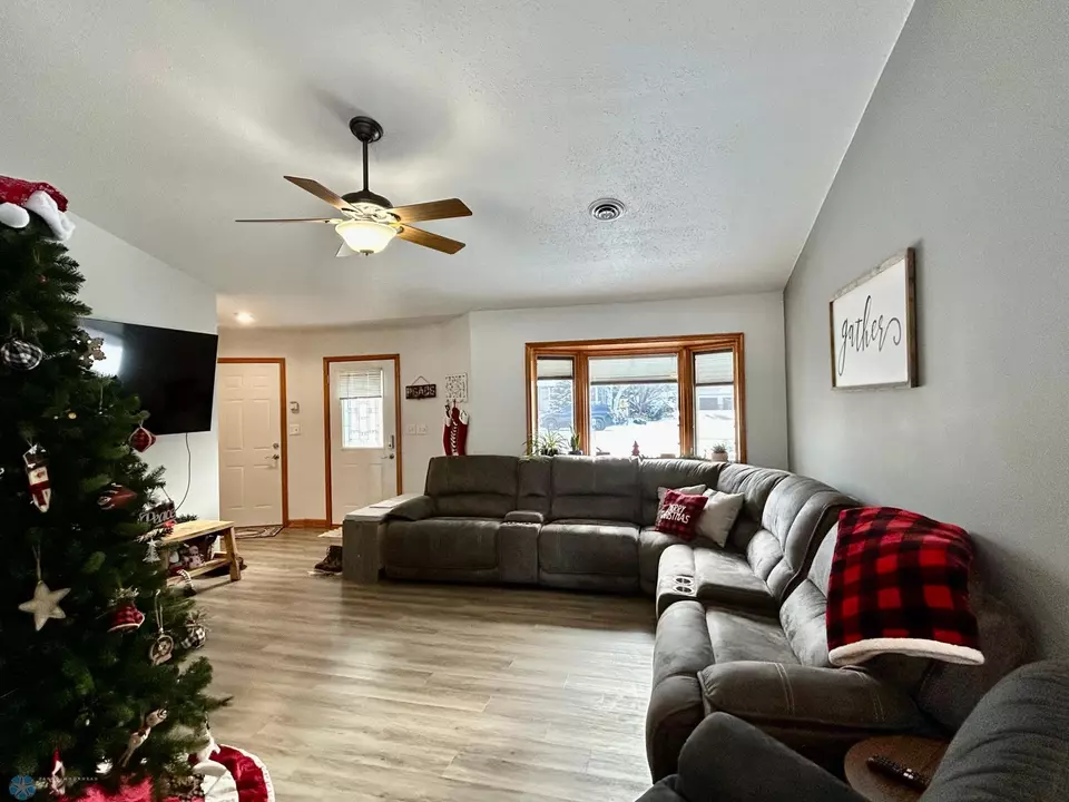  1143 6th St SE, Valley City, ND 58072 photo 11