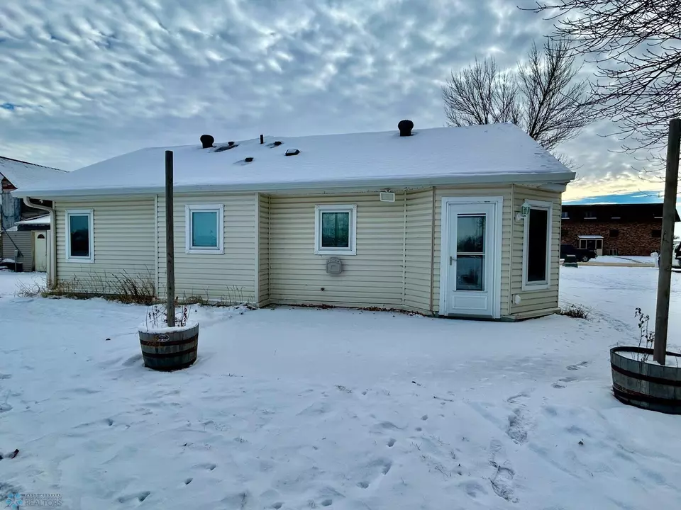  1143 6th St SE, Valley City, ND 58072 photo 4