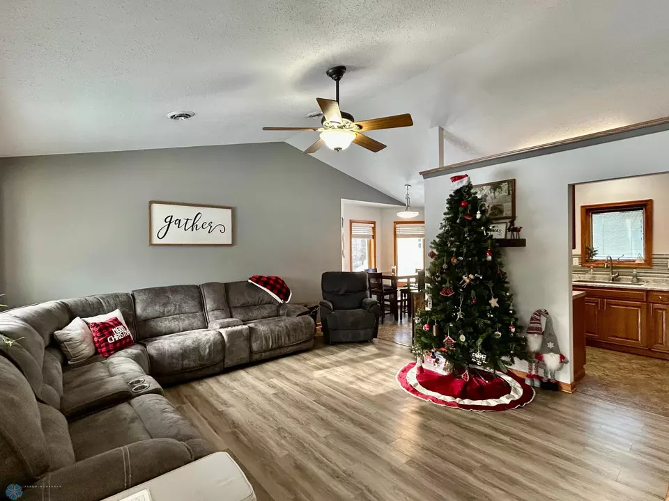  1143 6th St SE, Valley City, ND 58072 photo 14