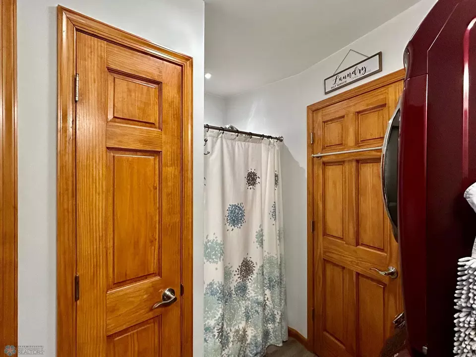  1143 6th St SE, Valley City, ND 58072 photo 31