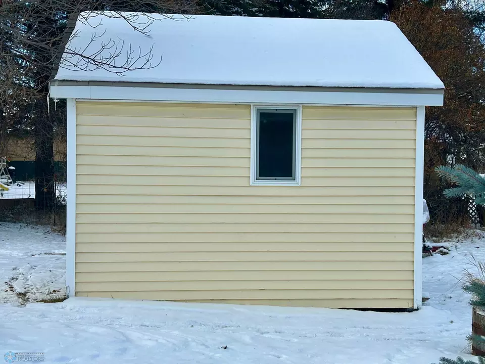  1143 6th St SE, Valley City, ND 58072 photo 6