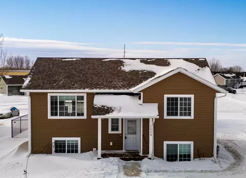 2024 Nelson Dr, Thief River Falls, MN 56701