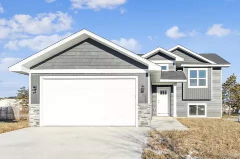 1630 Morning Glory Dr, River Falls, WI 54022