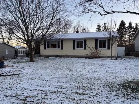 6855 7th St N, Oakdale, MN 55128