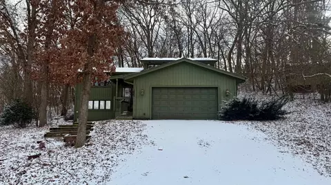 1222 Balsam Trl E, Eagan, MN 55123