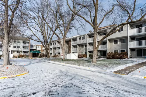 1601 N Innsbruck Dr #261NE, Fridley, MN 55432