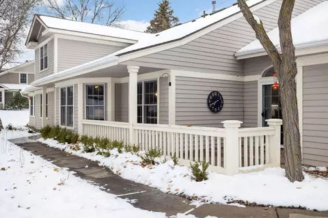 805 Ivy Ln, Eagan, MN 55123